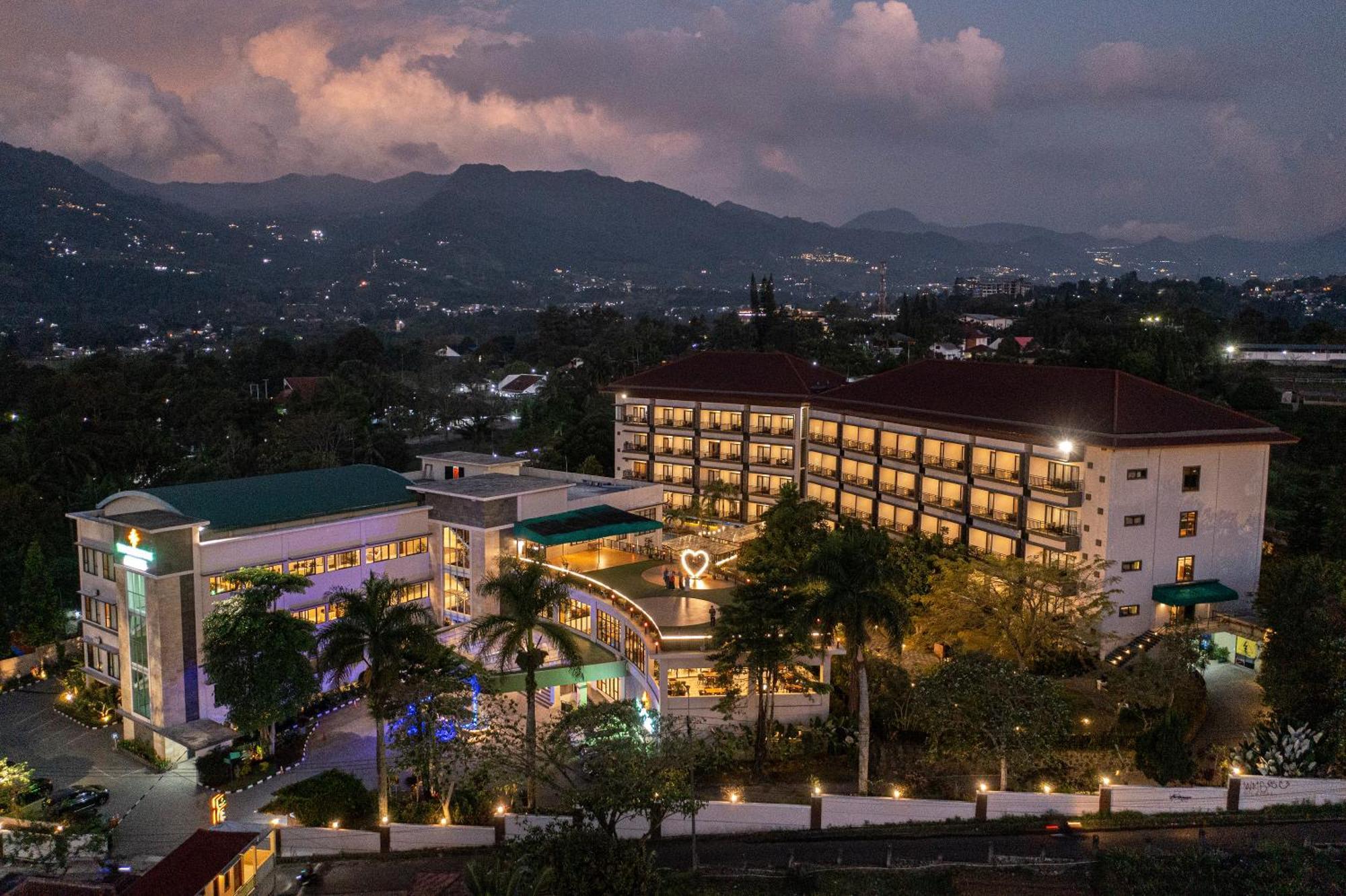 The Peak, Artotel Curated 4* Puncak